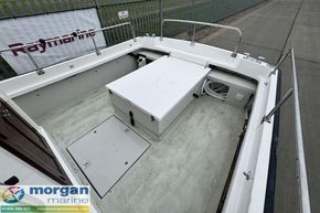 Hardy-Fishing-24-engine-hatch