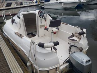2005 Quicksilver 460 Cabin