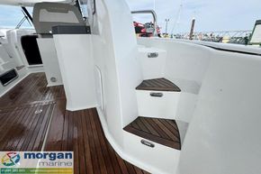 Jeanneau Leader 40 - cockpit steps