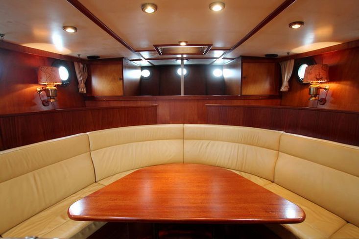 Beautiful motorship, ideal for traveling and live a board