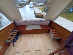 Elysian  27  - Cockpit