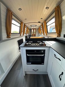 Stunning 57' Narrowboat (refitted)