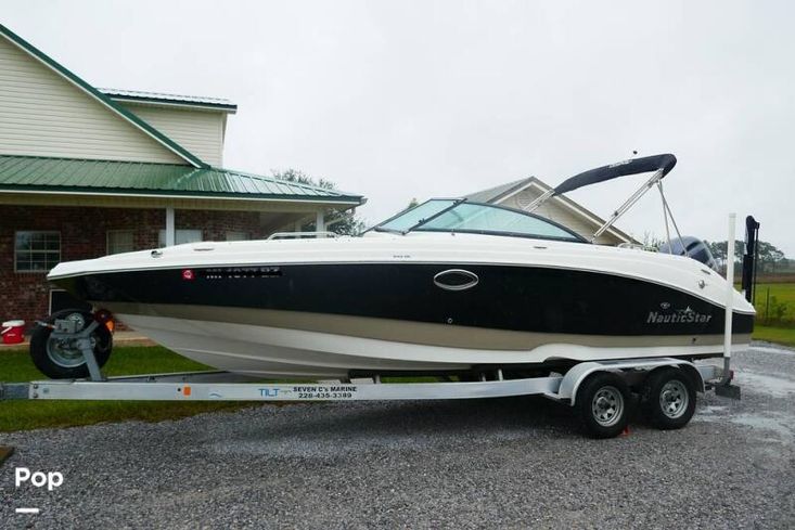 2018 Nauticstar 243 dc