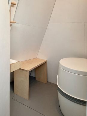Toilet compartment