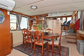 Salon main deck