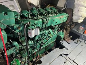 Pirate Boat Day Charter Vessel  - Engine