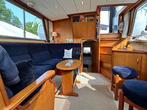 Lounge to main cabin