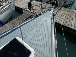 She 33  - Foredeck