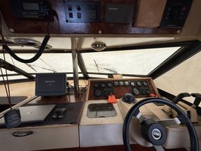 Princess 415 Flybridge Cruiser - Helm