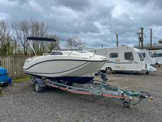 Quicksilver 555 activ cabin