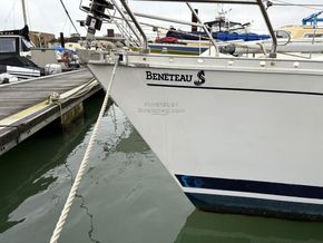 Beneteau First 305  - Bow