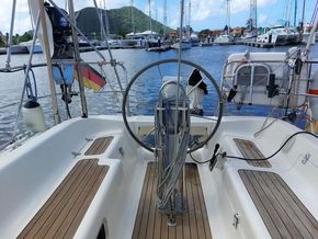 Parker Lift-Keel Yachts 335  - Helm