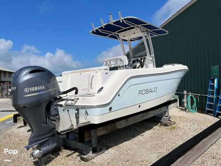 2015 Robalo r222