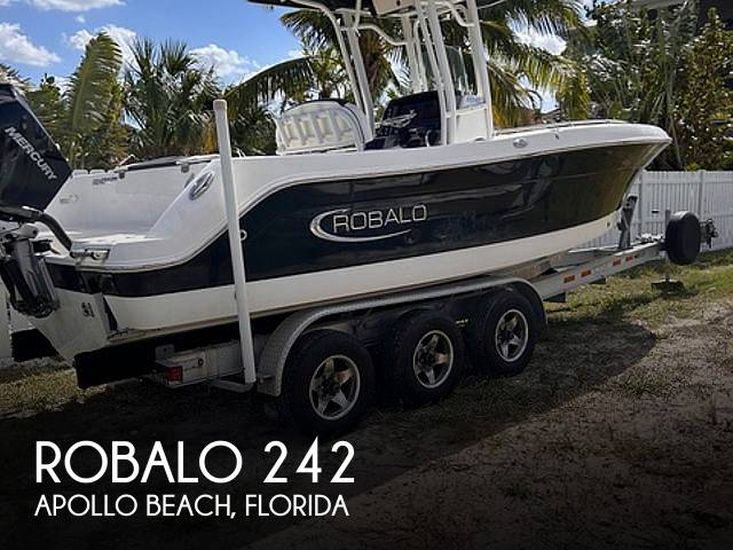 2019 Robalo 242 cc