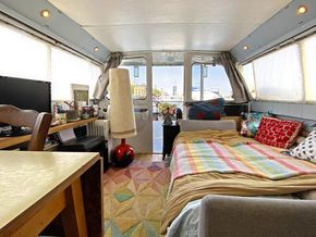 Lounge or bedroom cabin