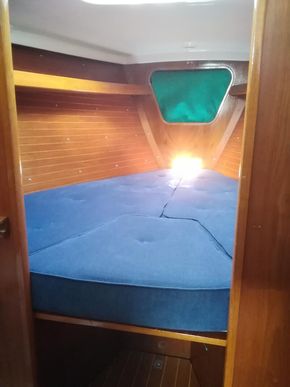 Forepeak as a comfortable double berth