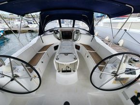 Jeanneau Sun Odyssey 44i  - Cockpit