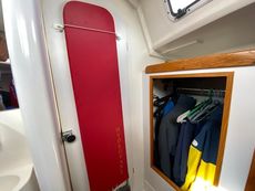 1998 J Boats 32