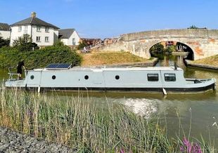 Avalon - A 57ft 1991 3 berth cruiser stern narrowboat.