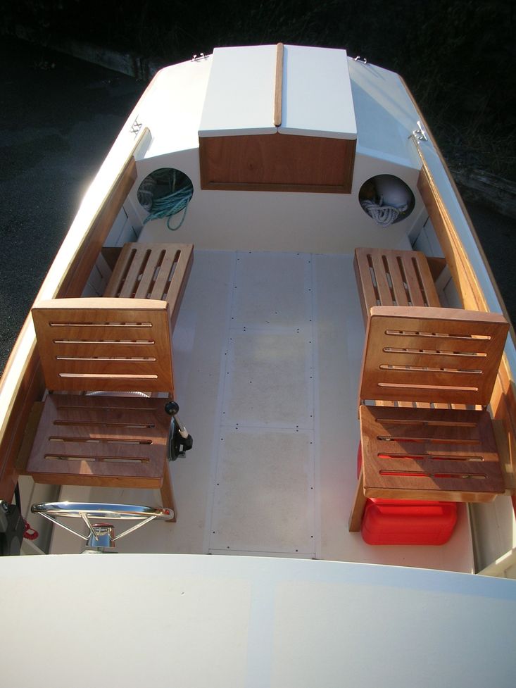 22' Classic outboard dayboat