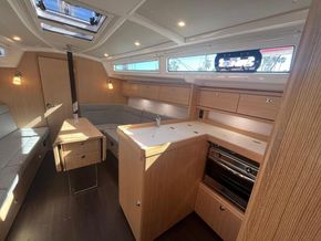 2023 Bavaria 34 Cruiser 12