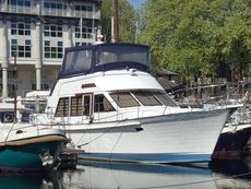 London mooring - Motor yacht - model Island Gypsy 40&rsquo;.