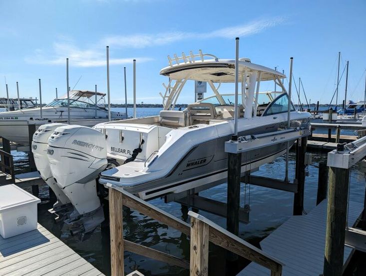 2016 Boston Whaler vantage 32