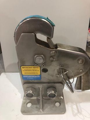3.5 TON HENRIKSON MAUNAL RELEASE BOAT HOOK