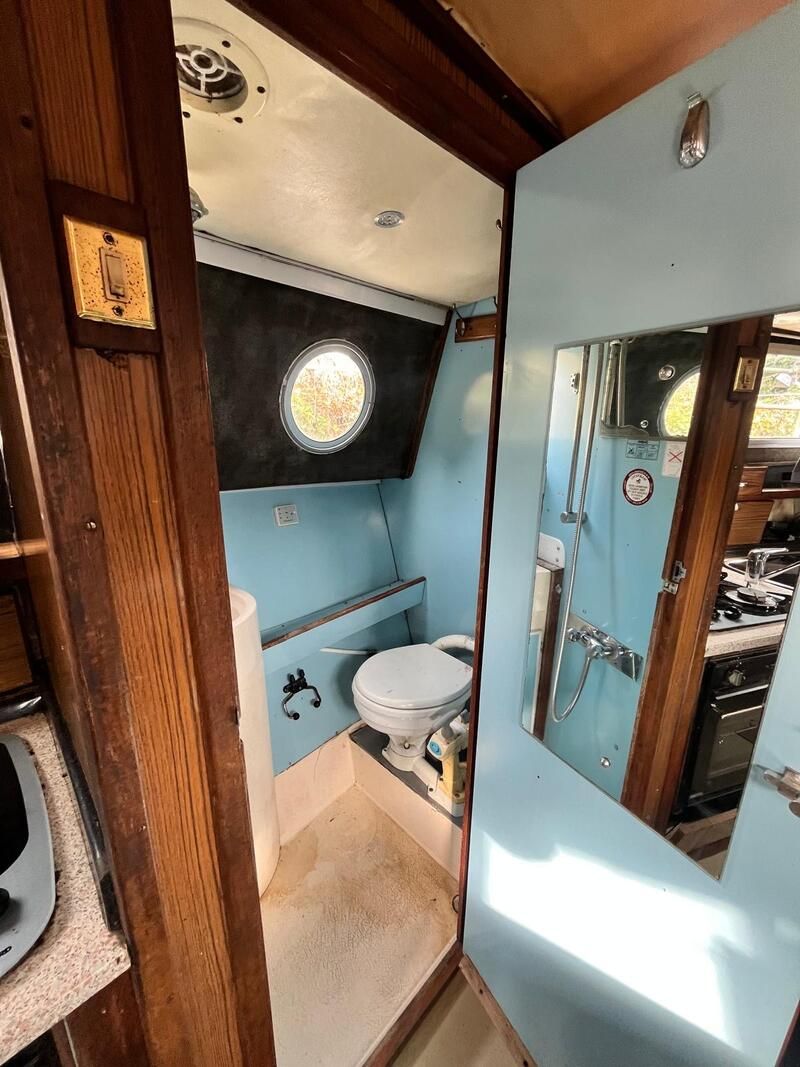 Project 32 widebeam twin diesel engine