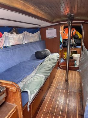 port with storage and lee cloths