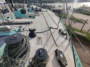 Royal Huisman Custom 50 - Side Deck