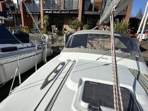 1993 Hunter Legend  Hunter Channel 323 11