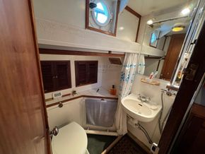 Custom Pilothouse Trawler 48ft Yacht Liveaboard - Head