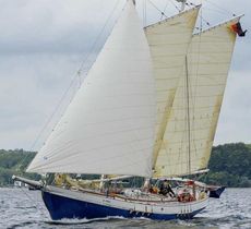 Shpountz 44-40 centreboard schooner