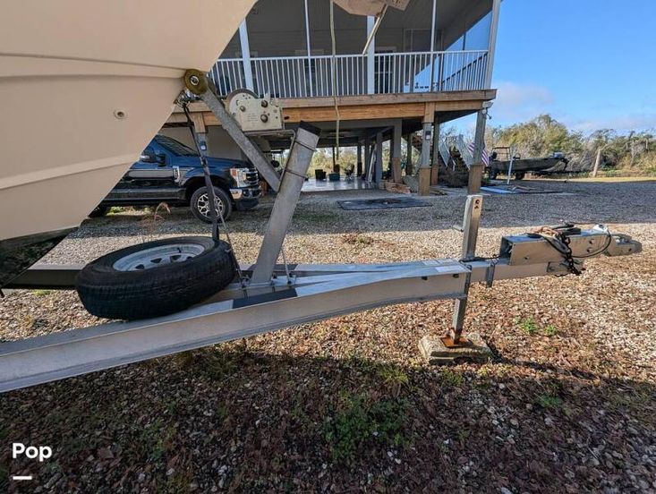 2004 Boston Whaler 240 Outrage