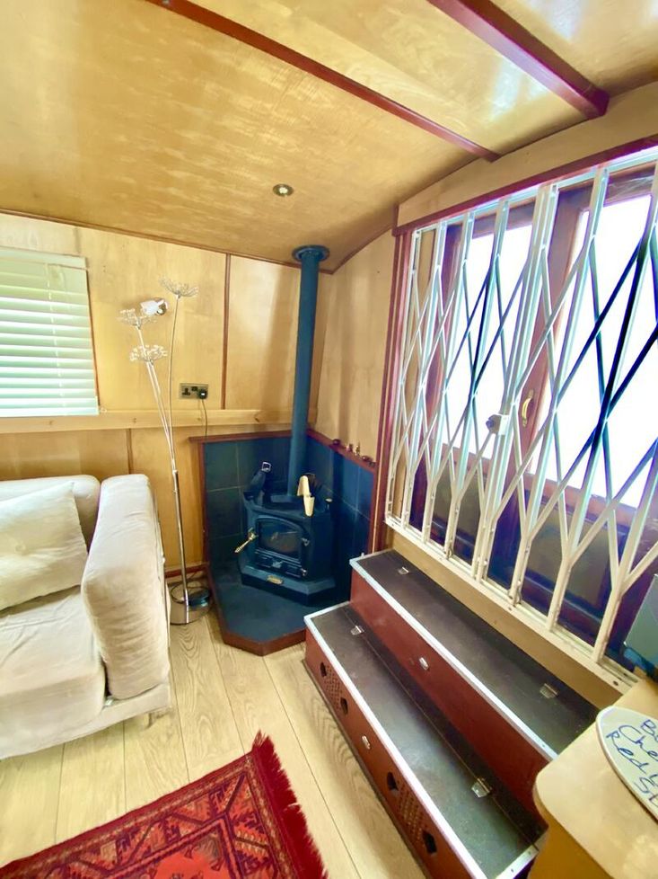57ft x 10ft Wide Beam houseboat