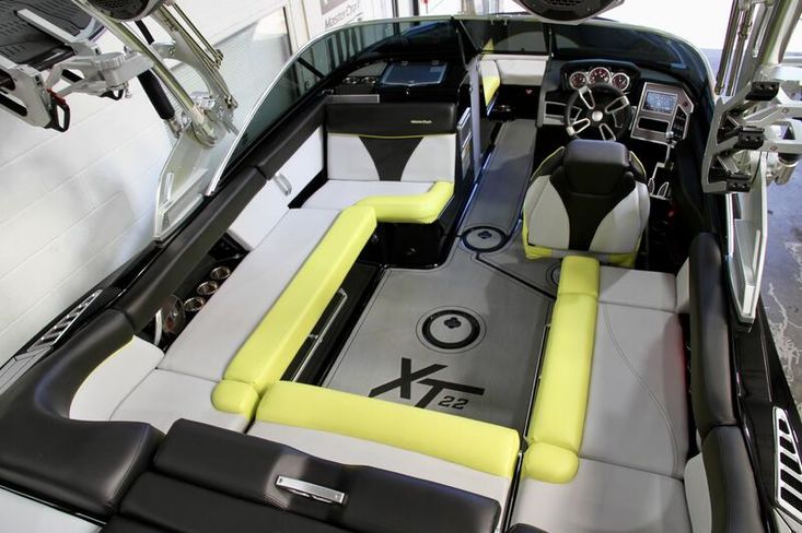 2021 Mastercraft XT22 Surf Wake Boat