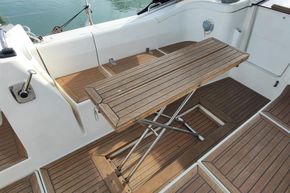 Cockpit table