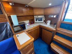 Sealine 365 Sports Cruiser  - Galley