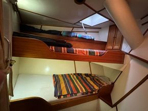 Custom Pilothouse Trawler 48ft Yacht Liveaboard - Forward Cabin