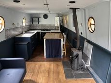 60 x 10 off-grid liveaboard widebeam