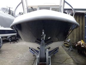 Bella 580 C Motor Boat - Bow