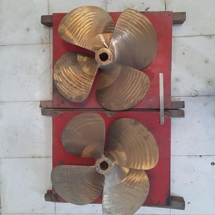 Propeller marine bronze 26 inch pair L + R new
