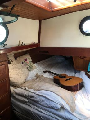 WesWestsail 43 aft cabintsail 43 saloon