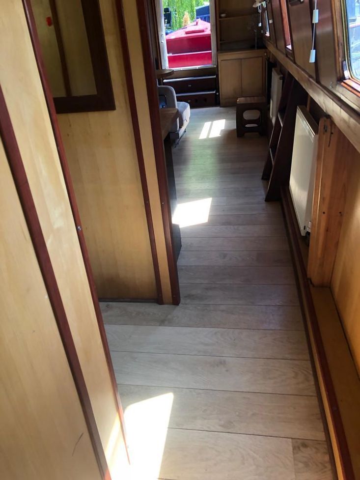 57ft x 10ft Wide Beam houseboat