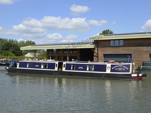 MOONLIGHT GYPSY • 59ft 2in, Semi-Trad, 2+2 berths
