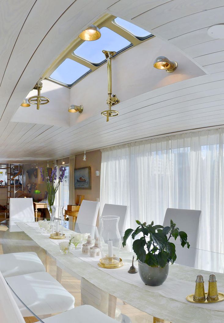 Exclusive SPA and restaurant / houseboat Petter Gedda. 