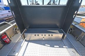 Bench aft