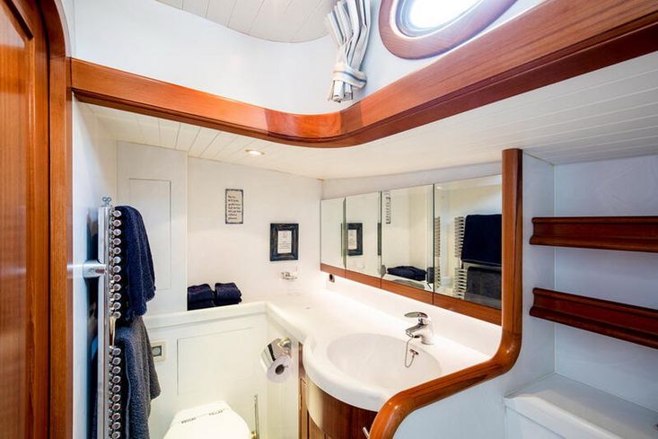 life aboard sailing yacht 'Lemsteraak' 