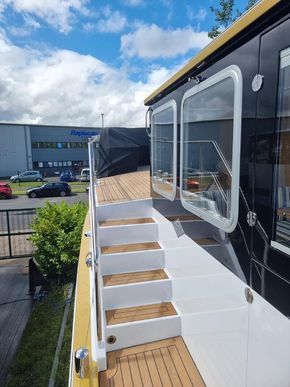 steps to stern deck